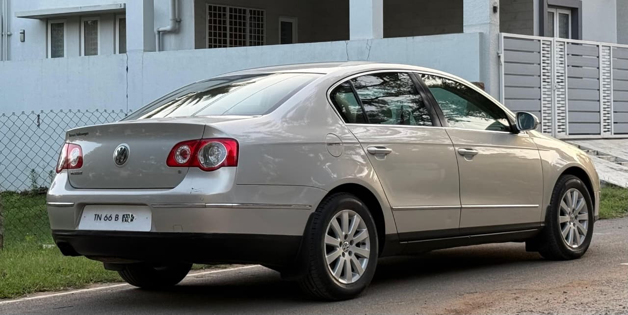 Volkswagen Passat night chauffeur photography